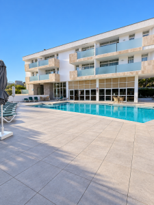 Piscina y fachada de Martha’s Suite