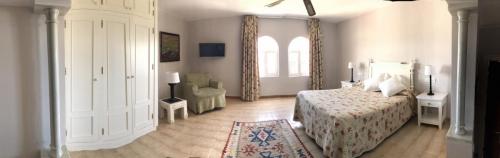 Superior double room / breakfast included / Standard rate / Sea view.
